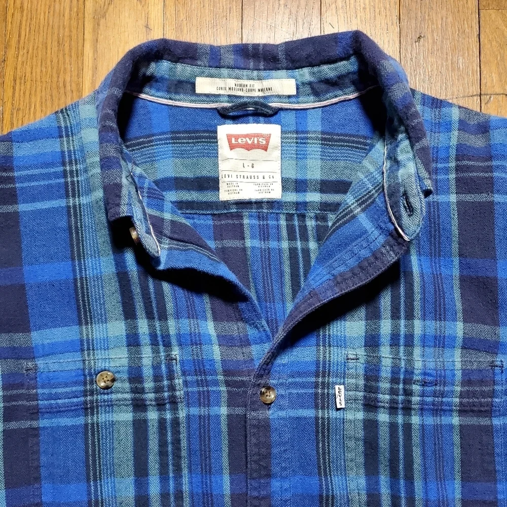 Levi's Flannel Button Up